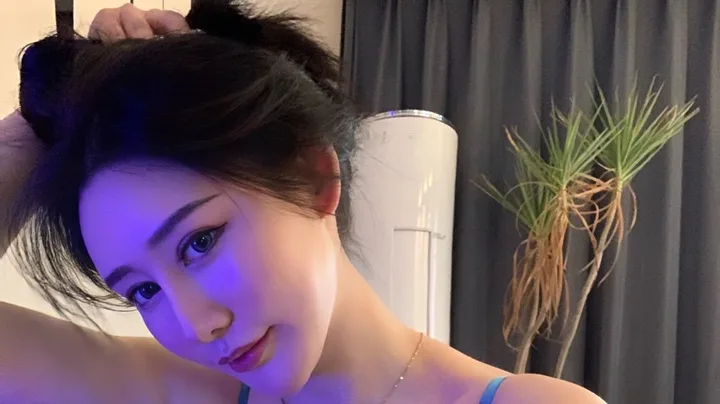 不爱笑的赛琳写真合集