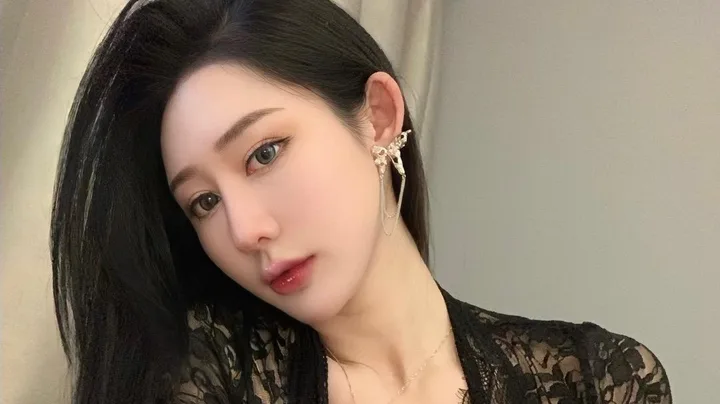 觅圈不爱笑的赛琳